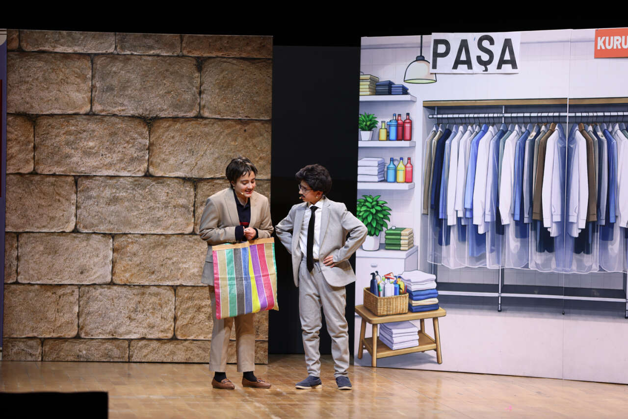 Konya’da eğlence dolu tiyatro gösterisi 18